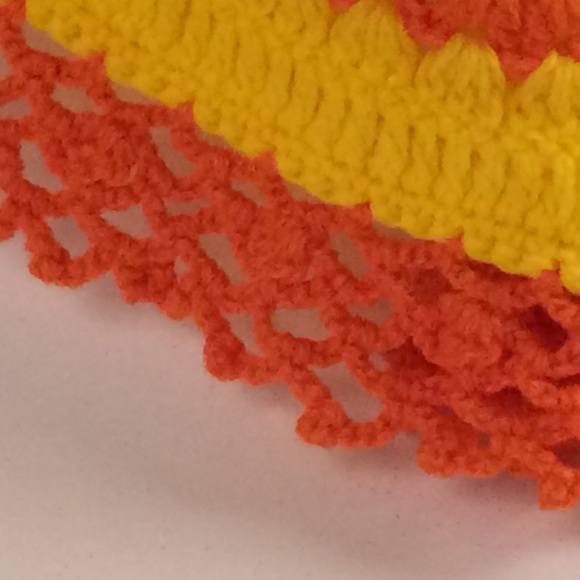 Vintage yellow and orange crocheted shawl - Picture 3 of 5